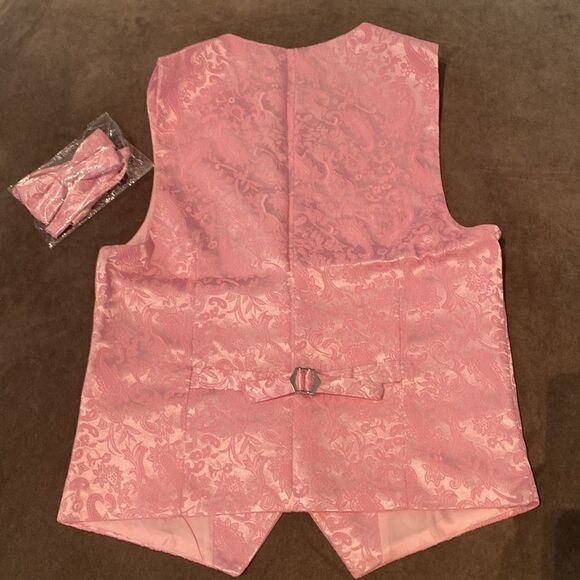 Men’s Pink Paisley Vest, Bow Tie & Pocket Square Size 30 NWT - Picture 5 of 7
